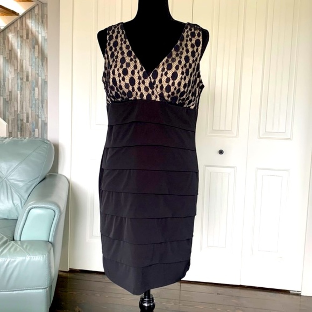 “Voir Voir” Black and Lace, Body Con Dress